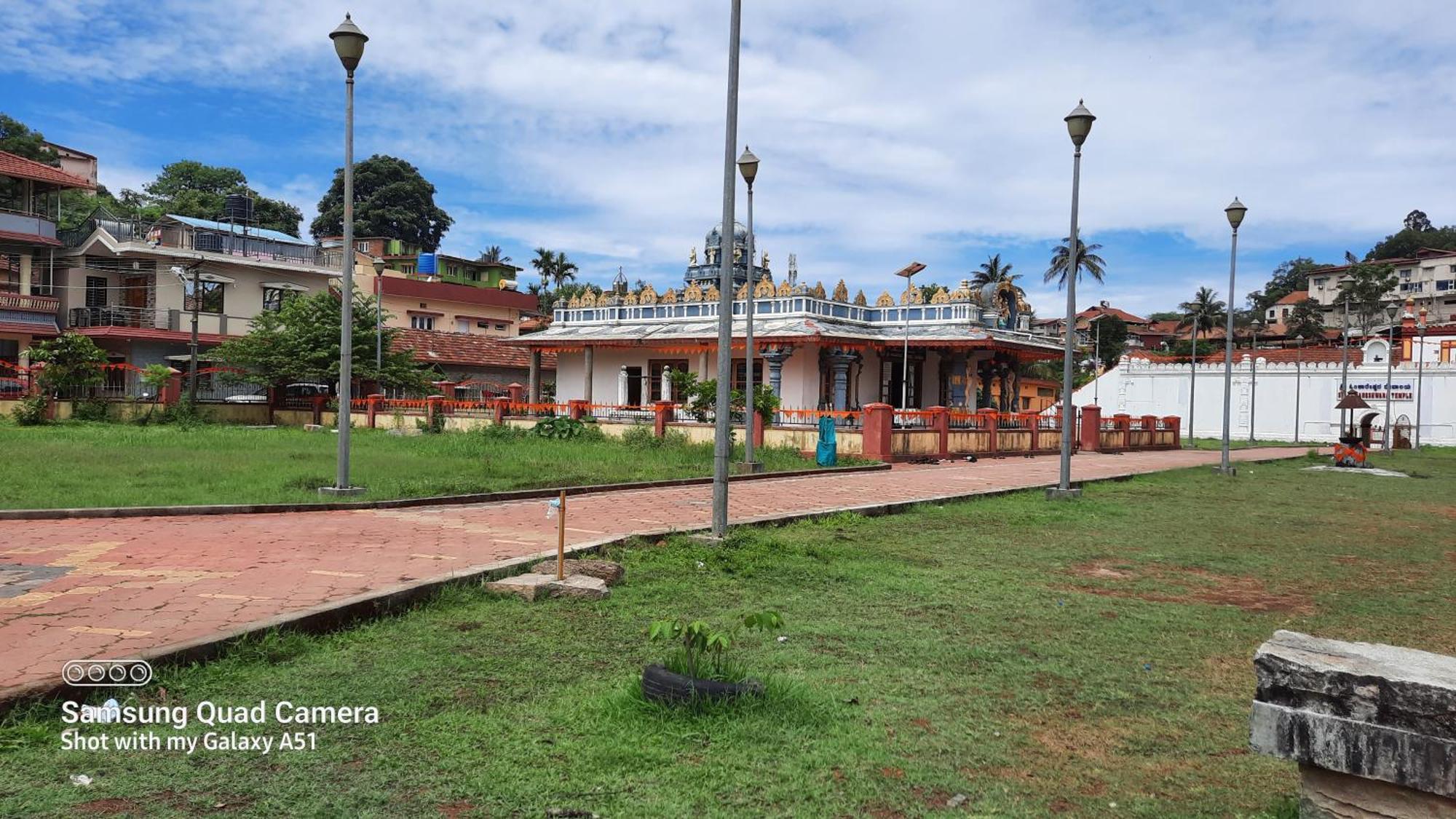 Varam Homestay Madikeri Bagian luar foto